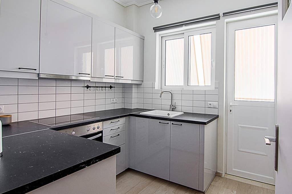 Cozy Flat With 1 Bedroom Next To Metro Station Athen Eksteriør billede