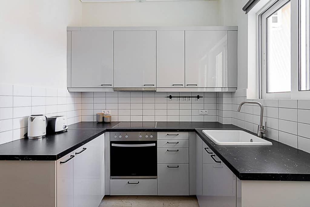 Cozy Flat With 1 Bedroom Next To Metro Station Athen Eksteriør billede
