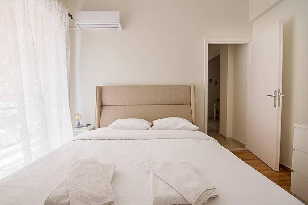 Cozy Flat With 1 Bedroom Next To Metro Station Athen Eksteriør billede