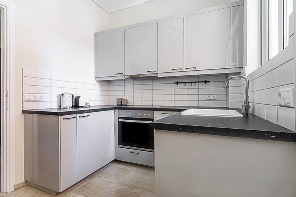 Cozy Flat With 1 Bedroom Next To Metro Station Athen Eksteriør billede